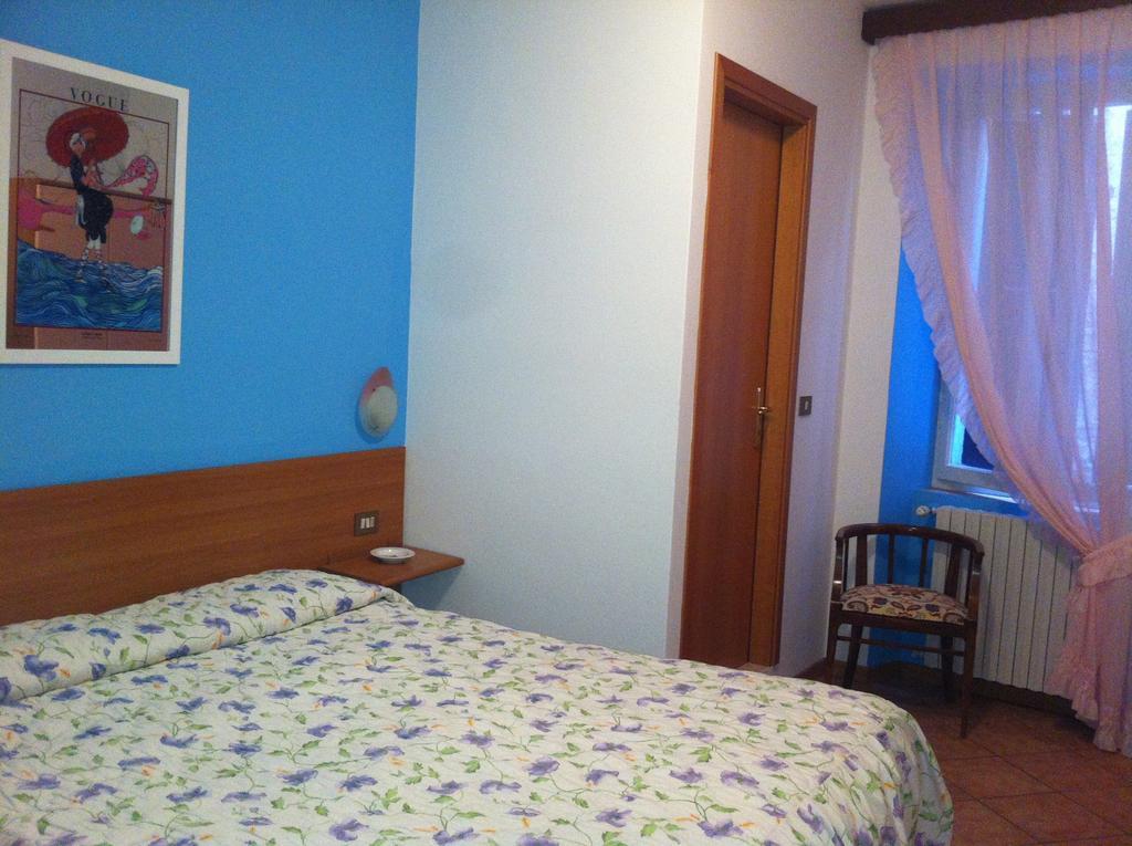 Bed & Breakfast Al Marinaio Gargnano Habitación foto